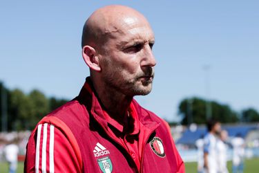 Feyenoord begint voorbereiding met 6-0 zege bij debuut Jaap Stam