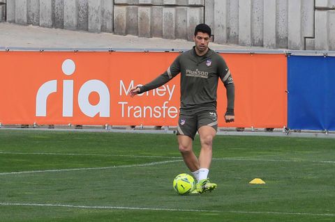 Lief! Luis Suárez schenkt 50 ballen aan een G-team uit Groningen
