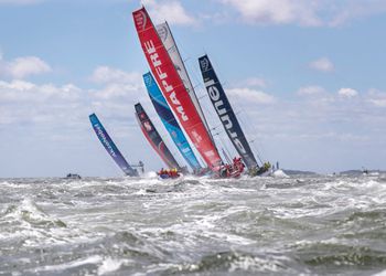 Nederlands team Brunnel vaart geweldige nacht in de Volvo Ocean Race, op naar Scheveningen!