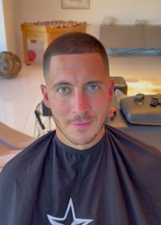 😂| Eden Hazard 'not amused' na grapje van kapper: 'Nooit meer doen!'