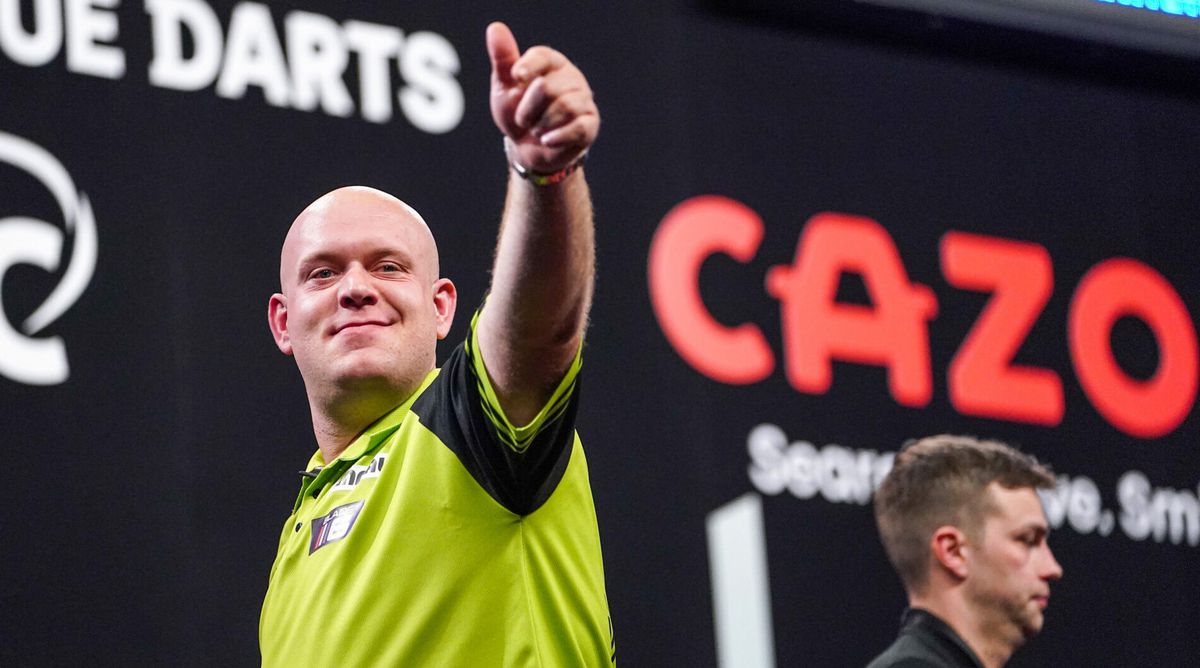 Michael van Gerwen zeker van play-offs ondanks dramatische avond in Leeds