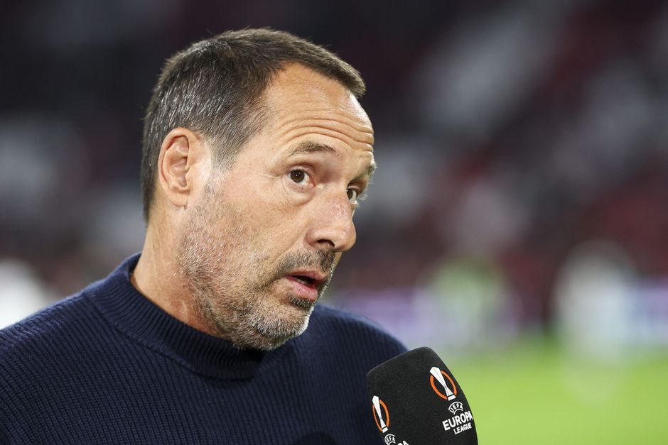 John van 't Schip schept duidelijkheid in gewijzigde defensie Ajax: 'Ervaring gaf de doorslag'
