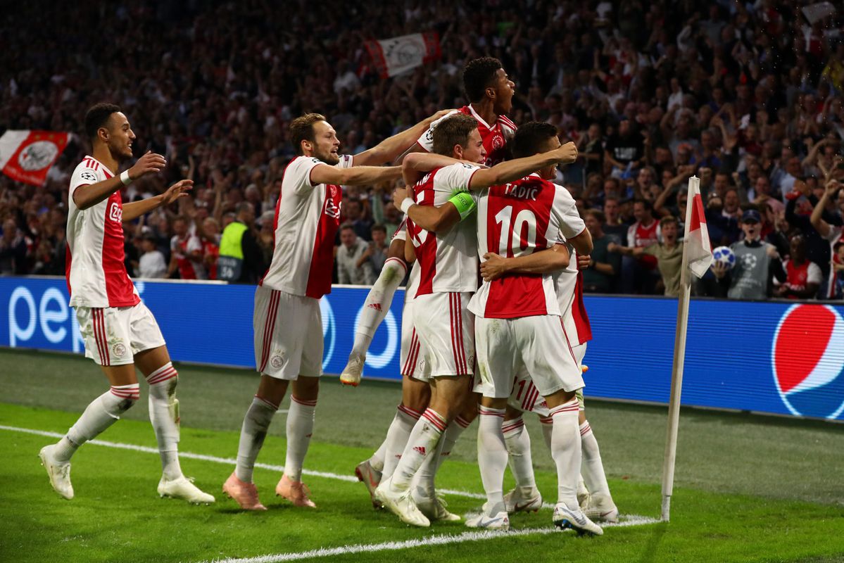 Ajax opent Champions League met dikke overwinning op AEK (video)