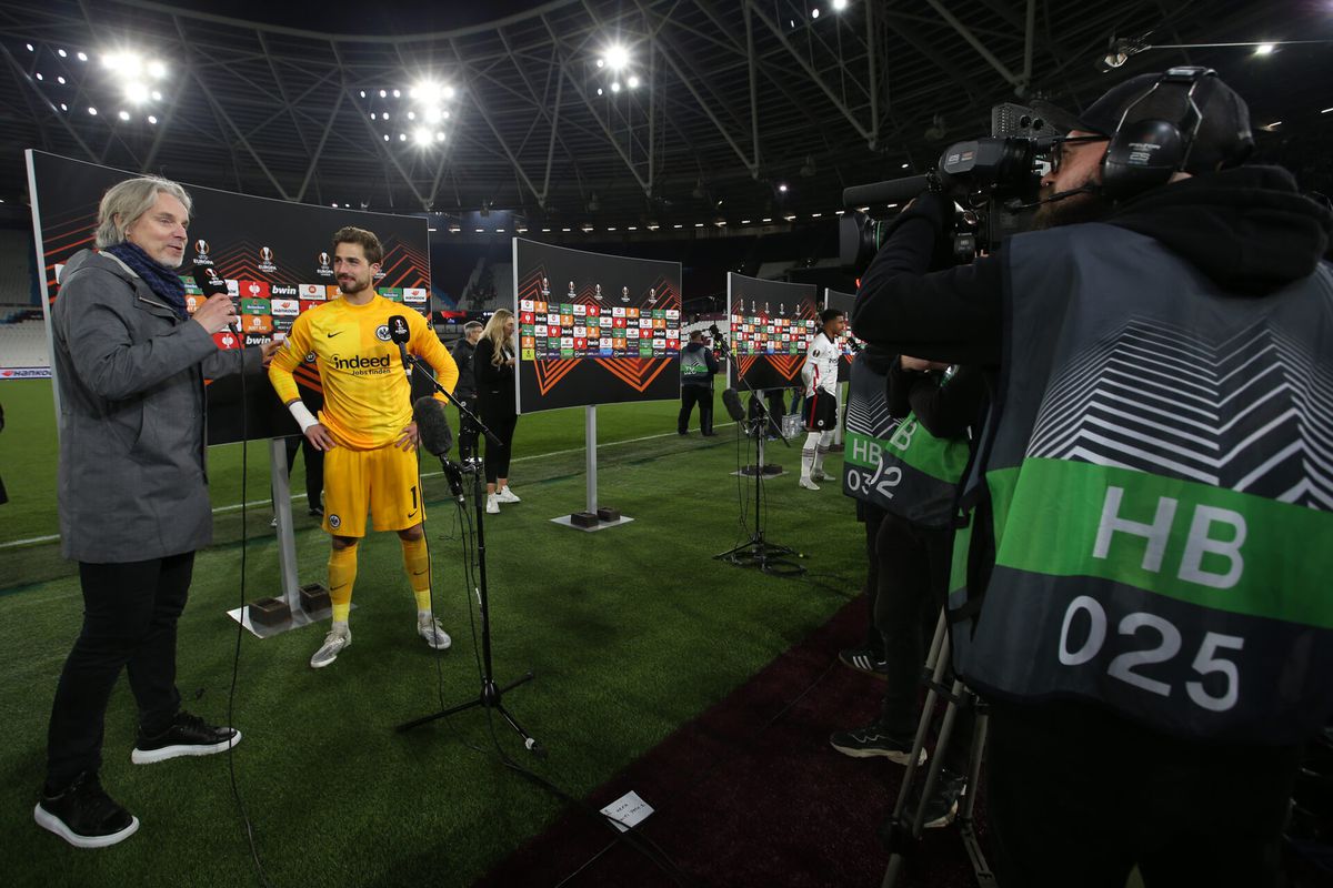 Duitse commentatoren aangevallen door fans van West Ham: 'Nog nooit zoiets meegemaakt'
