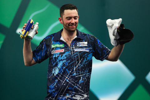 Indrukwekkende Luke Humphries sloopt Scott Williams in halve finale WK darts