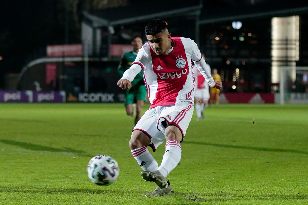Naci Ünüvar is de op 2 na jongste Ajax-debutant ooit!