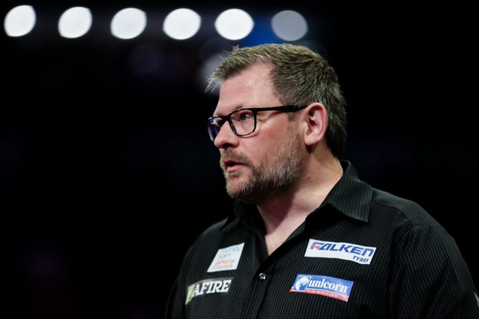 Topdarter James Wade opgenomen in het ziekenhuis: 'Hij moet rust nemen'