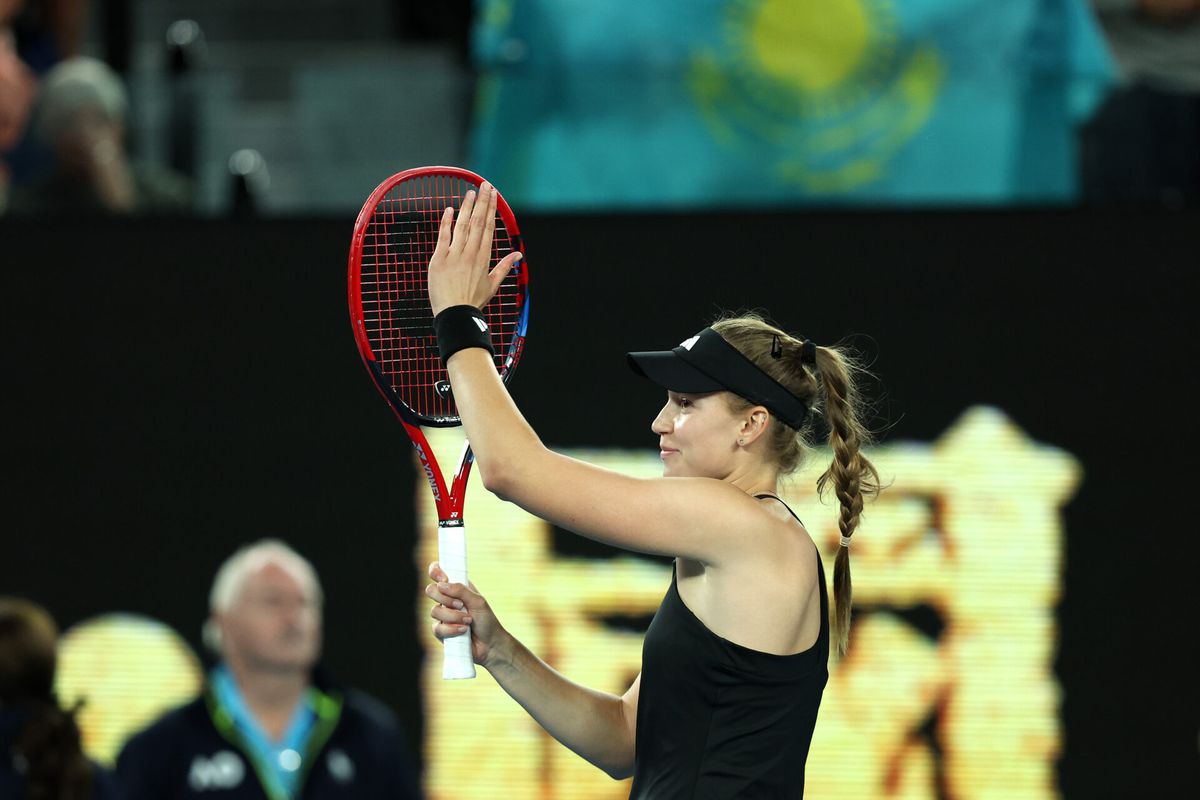 Elena Rybakina staat in finale Australian Open na winst op Victoria Azarenka