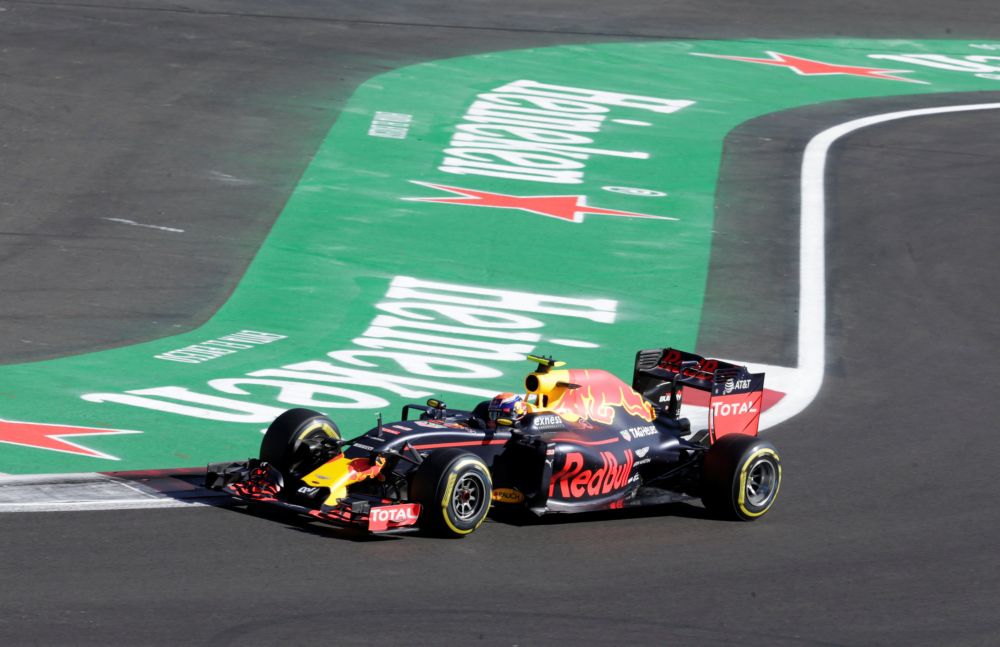 IJzersterke Verstappen pakt P3, pole voor Lewis Hamilton
