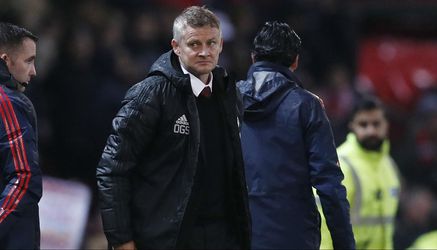 AZ treft 'slechtste United in 30 jaar' na gelijkspel tegen Arsenal (video)