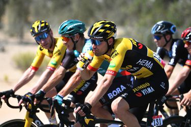 🎥 | Tom Dumoulin zakt door het ijs op slotklim in UAE Tour, dubbelslag Tadej Pogacar