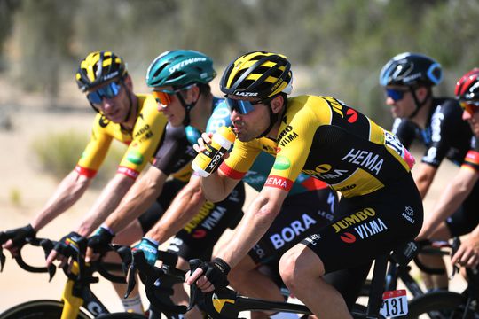 🎥 | Tom Dumoulin zakt door het ijs op slotklim in UAE Tour, dubbelslag Tadej Pogacar