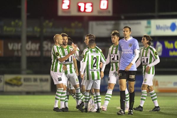 Amateurs zijn helemaal klaar met 'visieloos besluit van de KNVB': 'Dit is toch belachelijk?!'
