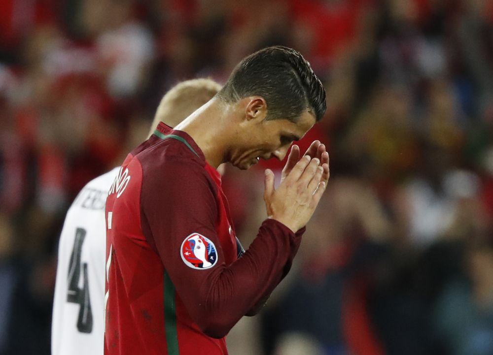 Portugal speelt weer gelijk door dure misser van Ronaldo (video)