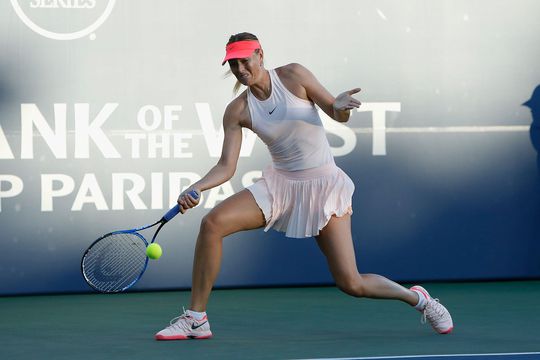 Sharapova weer geblesseerd, maar kan wel poseren (foto)