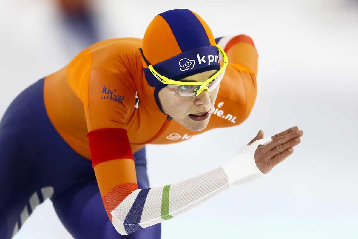 Leenstra schaatst naar Nederlands record op 1500 meter, Takagi net sneller