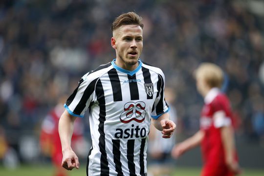 Heracles-spits Gladon dolblij met promotie van 'zijn' Wolves: 'Verdubbeling van mijn salaris'