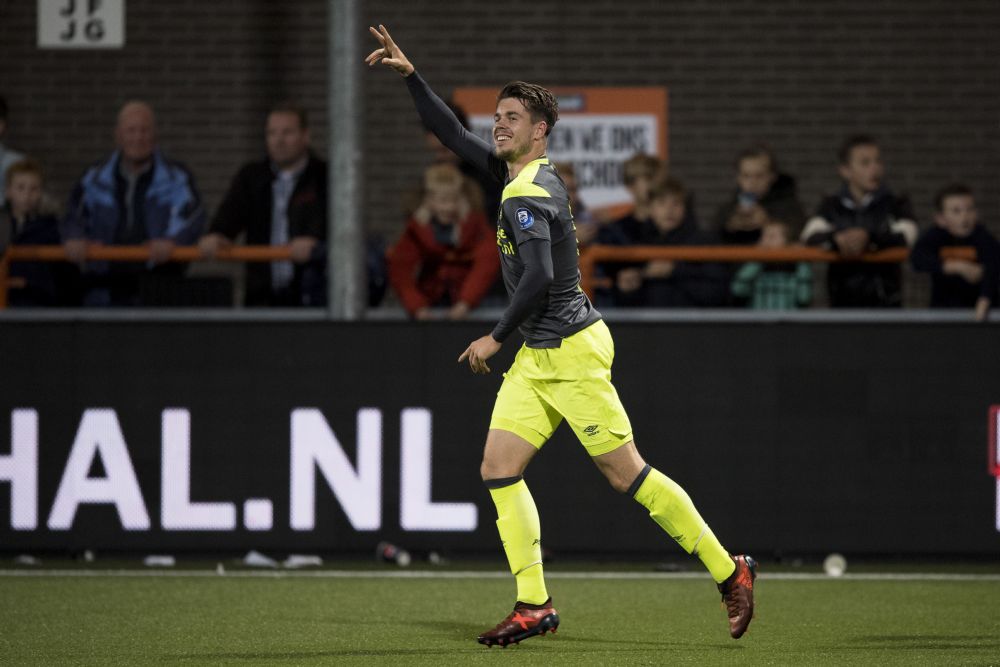 PSV scoort pas in verlening tegen Volendam en bekert verder (video's)