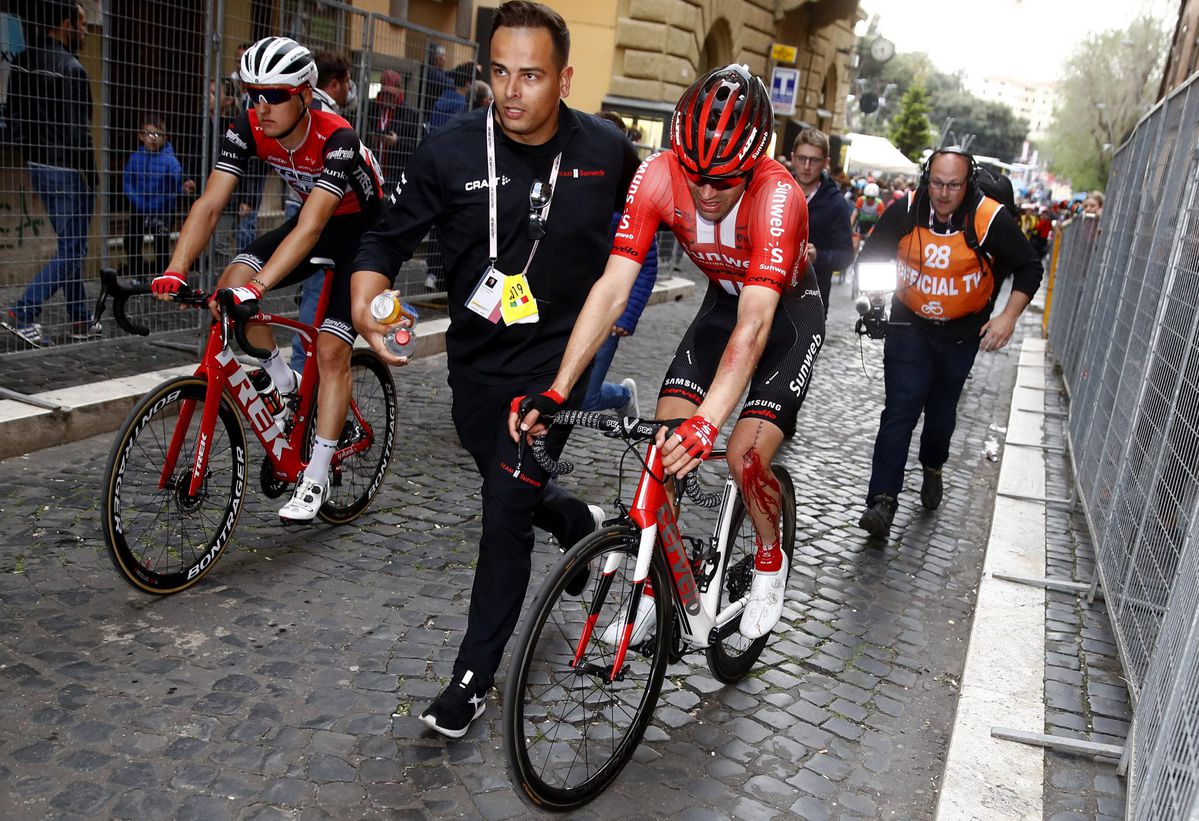 Dumoulin start vol twijfels in 5e etappe: 'Het ging niet goed op de roller'