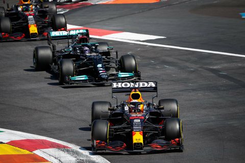 Lewis Hamilton geeft WK-strijd nog niet op: 'Al is Red Bull wel héél erg snel'