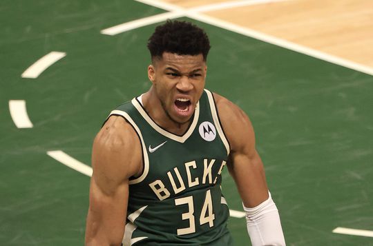 🎥 | Bucks doen wat terug: stand nu 2-1 in de NBA Finals tegen Suns