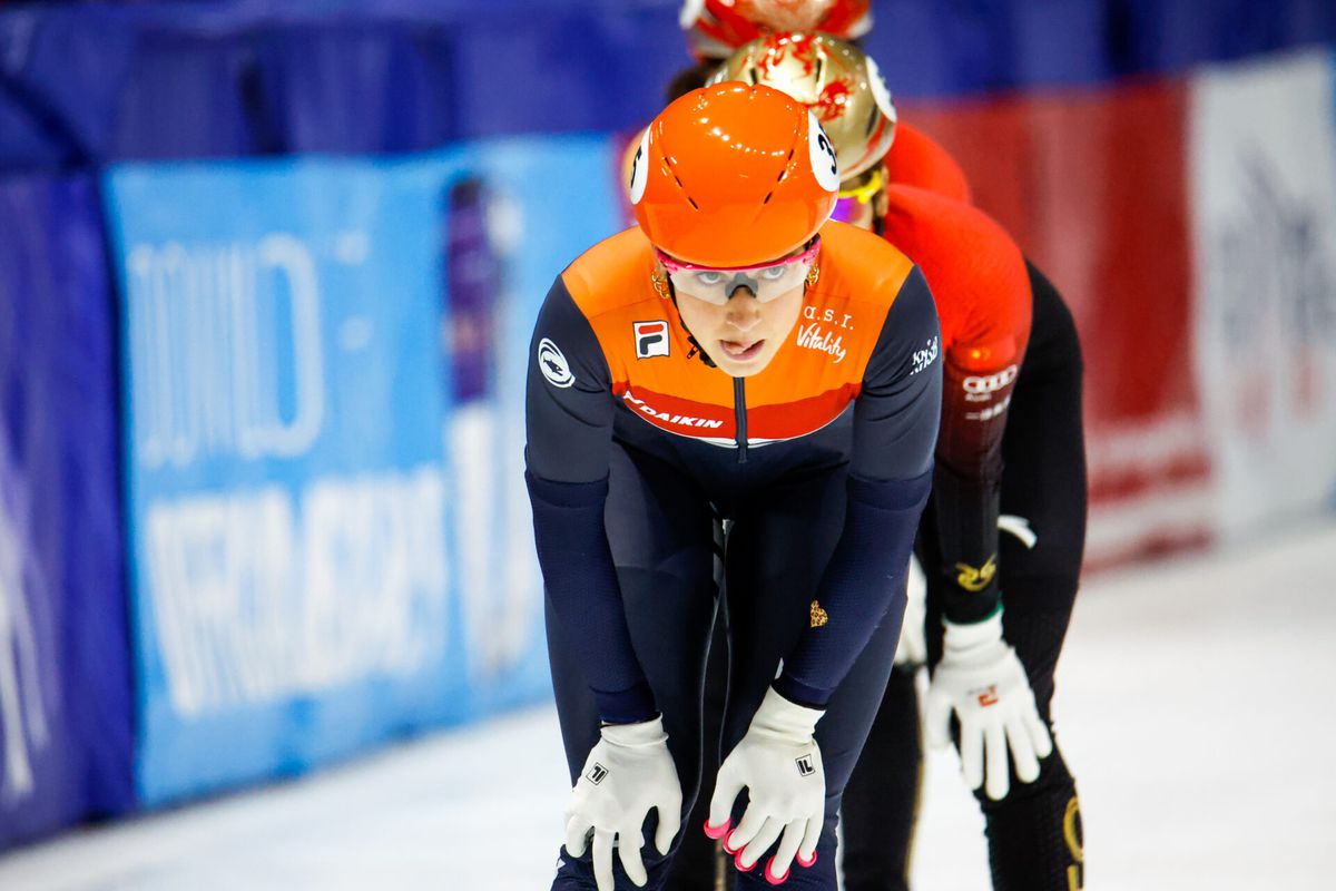 Da's wennen: Suzanne Schulting en Xandra Velzeboer falen op 500 meter bij 2e wereldbeker