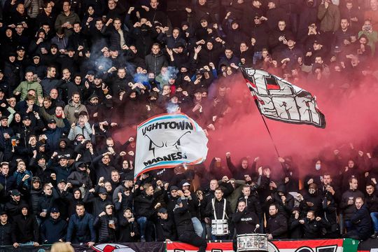 'KNVB wil speelrondes in Eredivisie en KKD uitstellen na nieuwe coronamaatregelen'