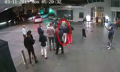 Beelden van McGregor die smartphone van man kapot trapt openbaar gemaakt (video)