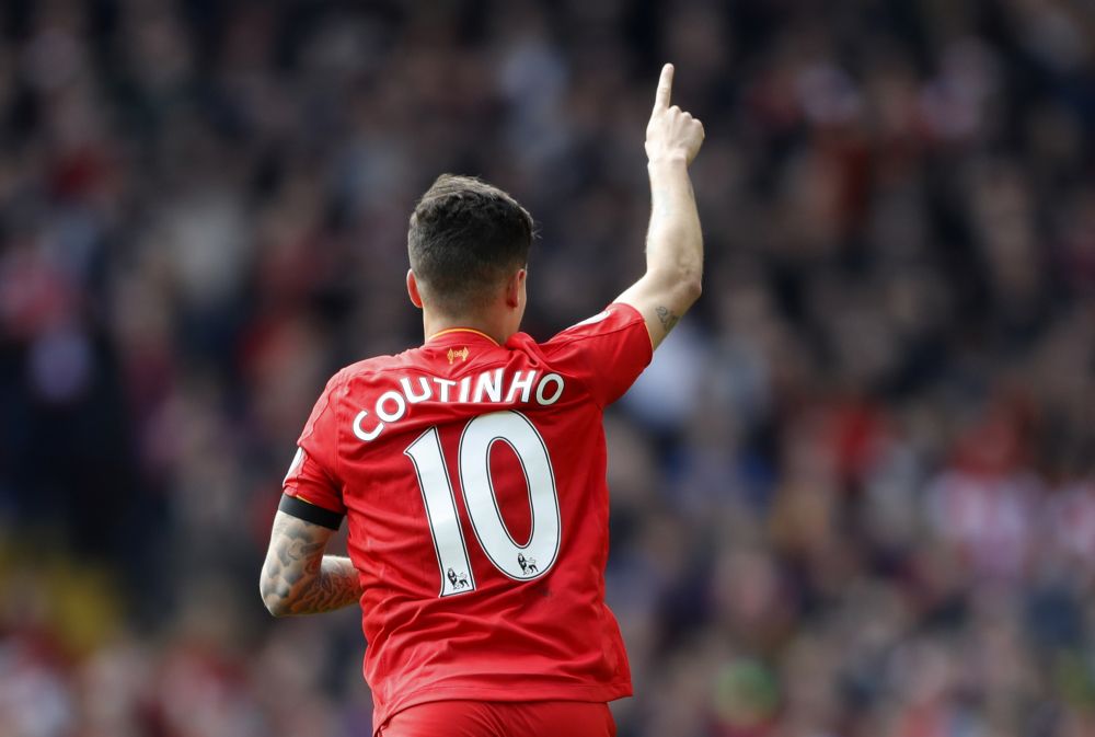 Heerlijke goal Coutinho kers op de verrukkelijke derby-taart (video's)