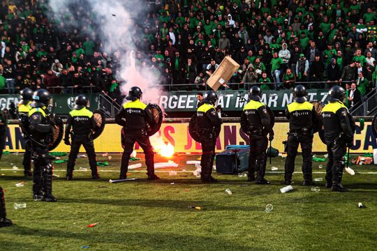 KNVB deelt 50 stadionverboden uit en 39 aanhoudingen verricht na rellen ADO-Excelsior
