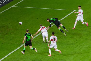 🎥 | Weghorst komt na waanzinnige kopgoal in bijzonder Nederlands rijtje