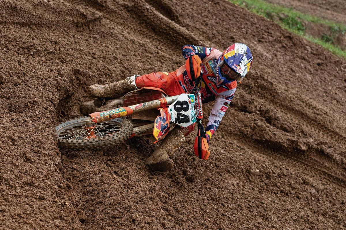 Jeffrey Herlings won race in MXGP met gebroken schouder