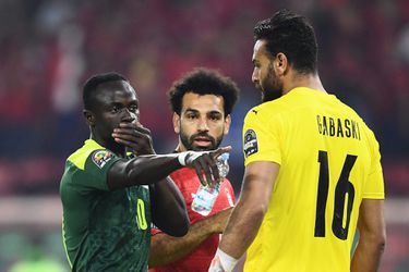 🎥 | Salah vertelt keeper welke hoek hij moet kiezen bij penalty die Mané uiteindelijk mist