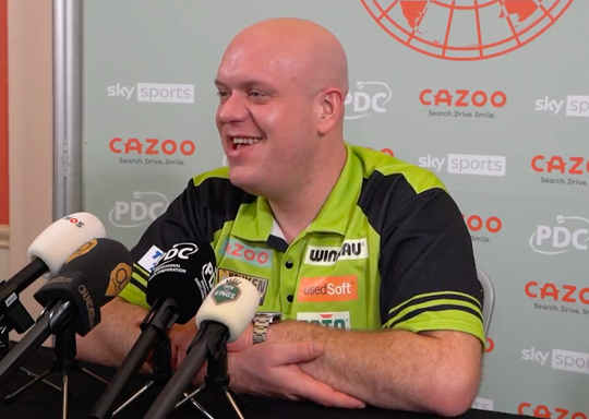🎥 | Van Gerwen vreest Van den Bergh niet: 'Hij moet gewoon zijn kind op tijd op bed leggen'
