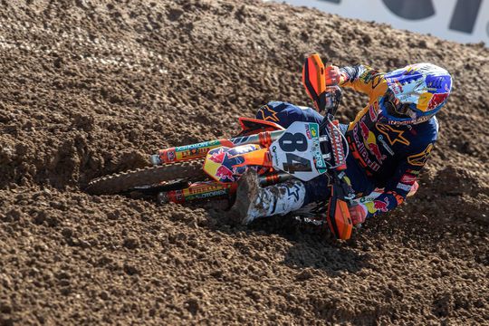 Jeffrey Herlings raakt WK-leiding kwijt door kapotte motor tijdens doordeweekse GP