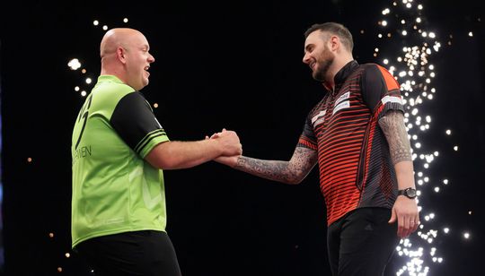 Spannende Premier League-finale: Michael van Gerwen verloor ALLE finales van Joe Cullen