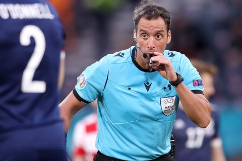 Waarom komt de scheidsrechter bij Frankrijk - Zwitserland uit Argentinië?