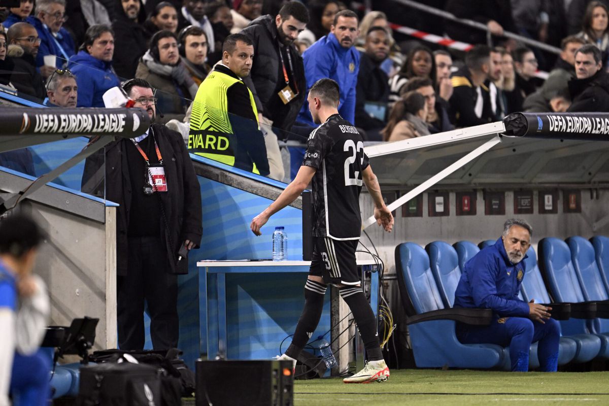 🎥 | Check de overtreding en rode kaart voor Steven Berghuis bij Ajax tegen Marseille