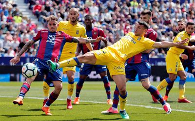 Seedorf baalt na late zege Levante op Las Palmas