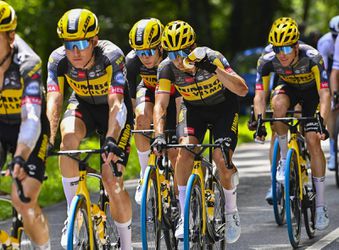 Kruijswijk over Roglic: 'We hoopten tegen beter weten in dat hij erdoorheen kwam'