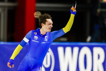 🎥 | Van der Poel verslaat Bloemen, Roest én Bergsma op 5000 meter bij opening wereldbeker