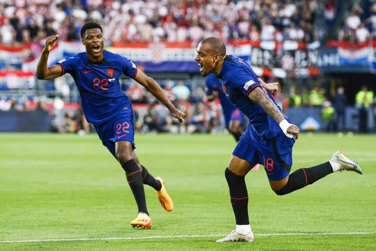 🎥 | Feest in Kuip! Donyell Malen schiet Oranje na goedlopende aanval op voorsprong tegen Kroatië