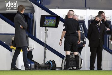 🎥 | Engelse presentatoren gaan STUK om de scheidsrechter