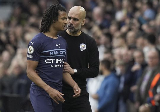 Pep Guardiola positief over Nathan Aké: mogelijk op tijd fit voor 2 grote finales