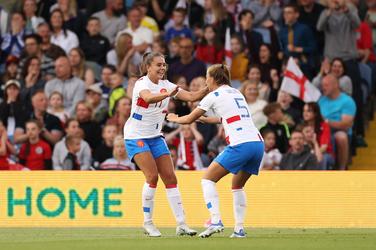 🎥​ | Zo kopt Lieke Martens de Oranje Leeuwinnen op 0-1 tegen Engeland