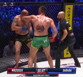 🎥 | Ex-gloryknokker Arek Wrzosek wint bij KSW-debuut: 'Wat een ongekende oorlog'