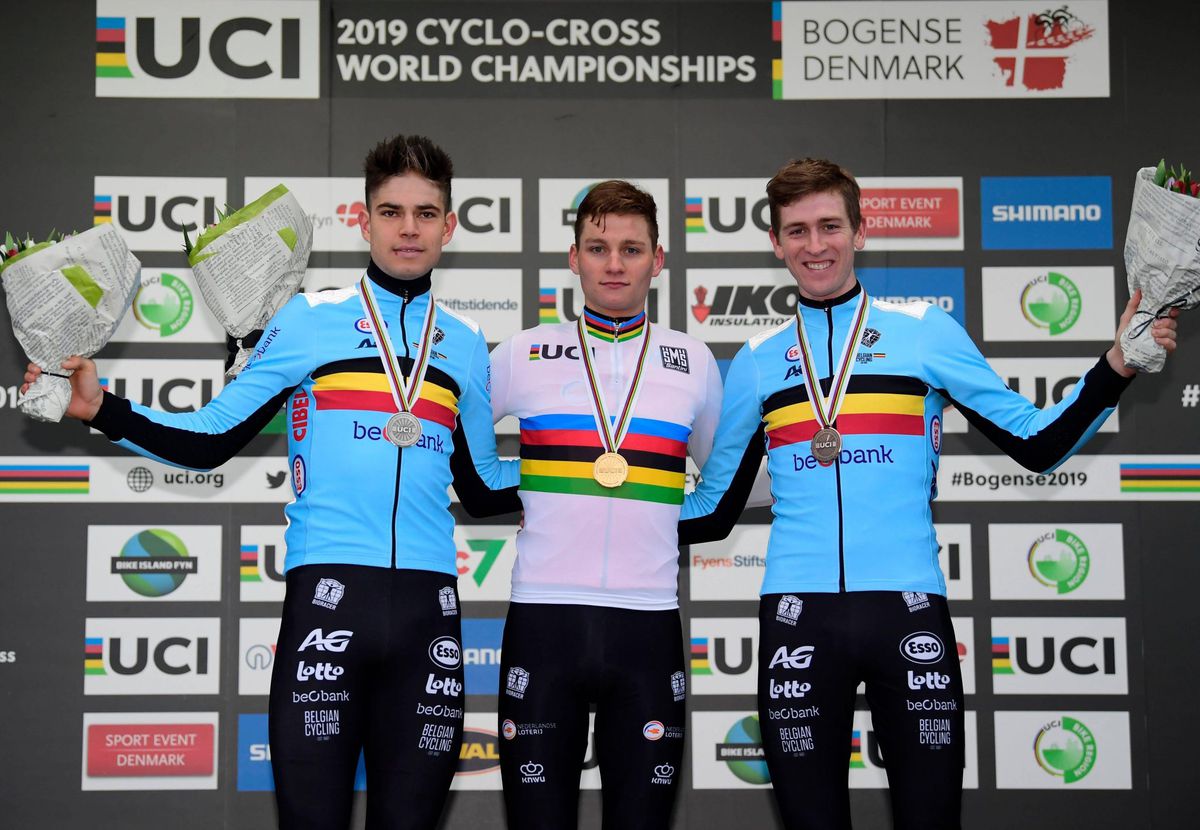 Van der Poel is blij met wereldtitel: 'Valt een grote last van mijn schouders'