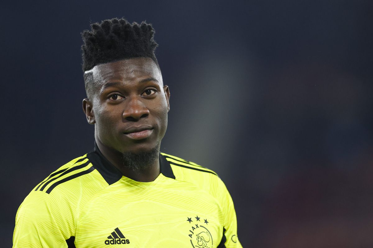 Verdrietige André Onana huilend naar Ajax-uitgang: 'Groot deel van mijn leven ligt in Amsterdam'