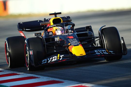 🎥📸 | Wereldkampioen Max Verstappen de baan op bij Formule 1-testdagen in Barcelona