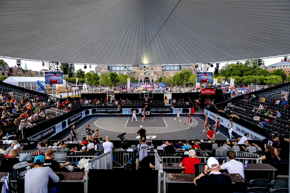 Basketballers beginnen WK 3x3 in Amsterdam dikke zege